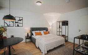 Downtown Apartment Mit Luxusbad Am Hafen Nur 5 Minuten Zu Fuss In Die Innenstadt Und Zum Bahnhof!