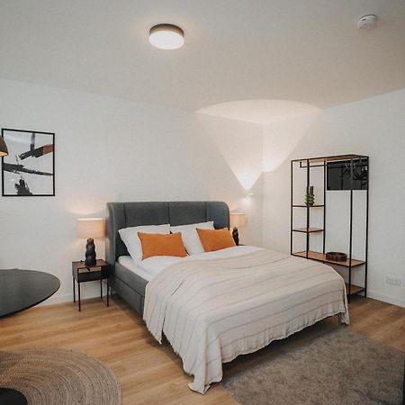 Downtown Apartment Mit Luxusbad Am Hafen Nur 5 Minuten Zu Fuss In Die Innenstadt Und Zum Bahnhof! Oldenburg Buitenkant foto