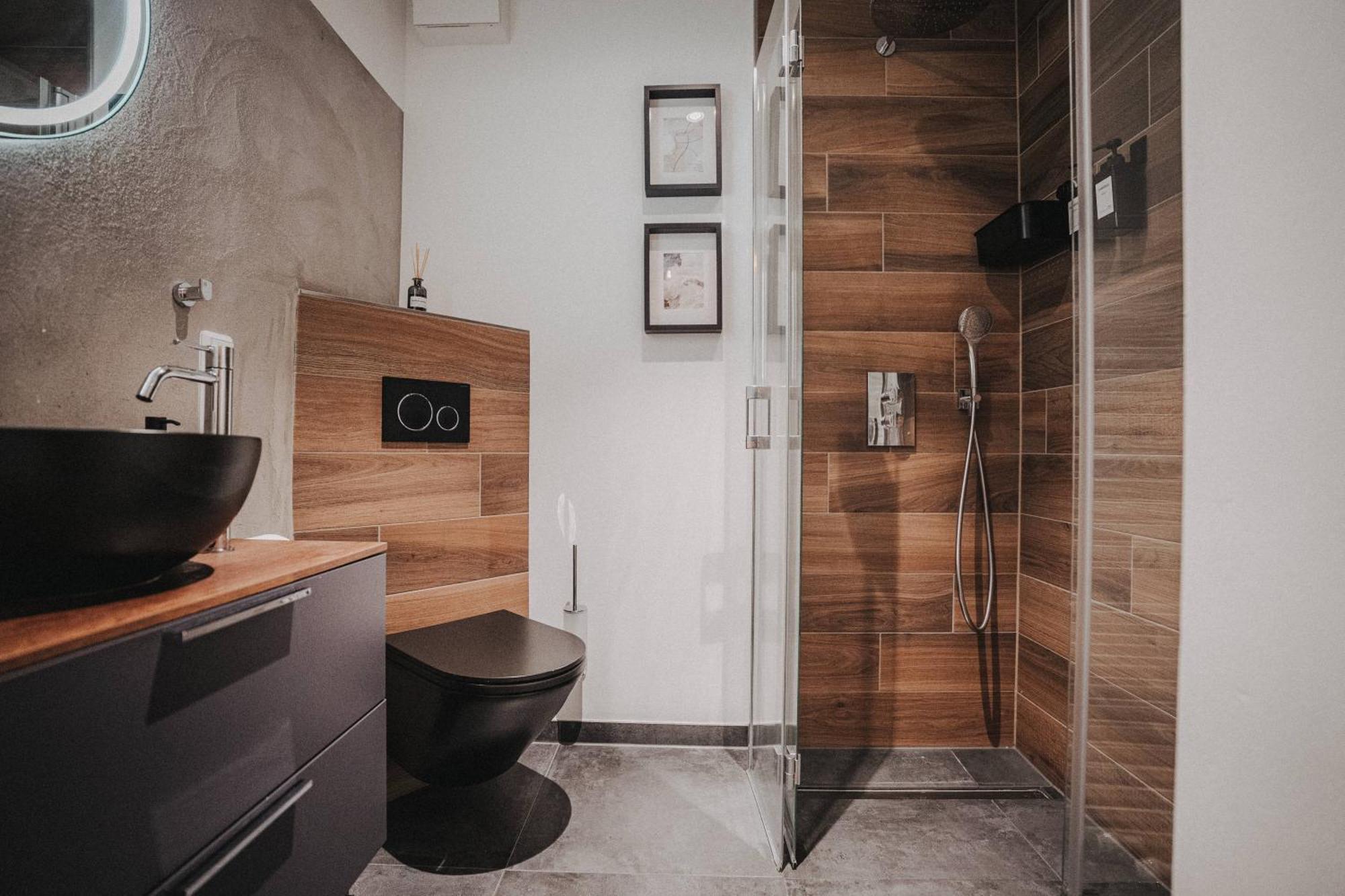 Downtown Apartment Mit Luxusbad Am Hafen Nur 5 Minuten Zu Fuss In Die Innenstadt Und Zum Bahnhof! Oldenburg Buitenkant foto