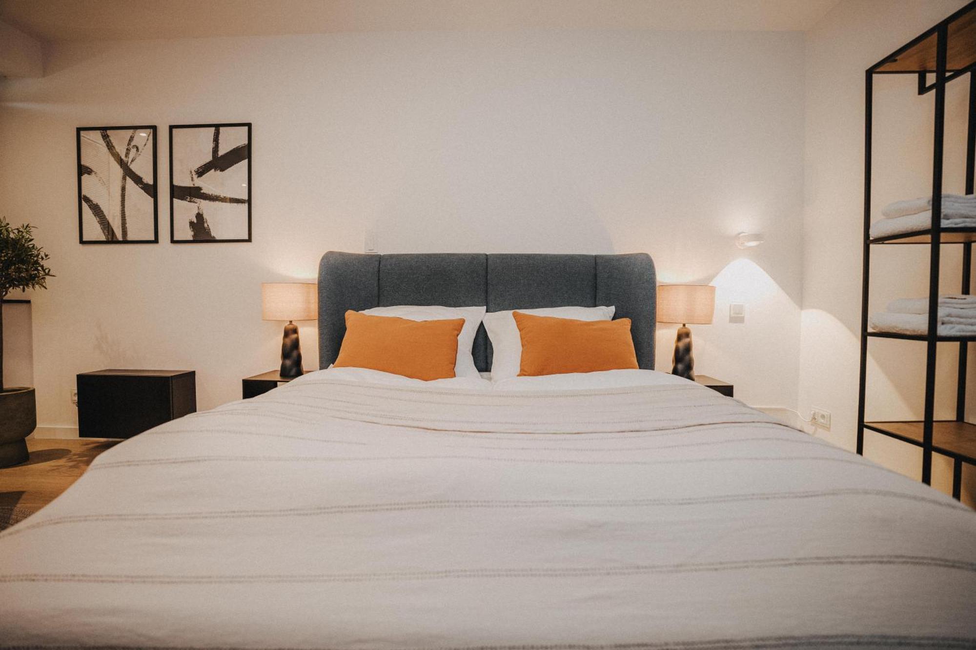 Downtown Apartment Mit Luxusbad Am Hafen Nur 5 Minuten Zu Fuss In Die Innenstadt Und Zum Bahnhof! Oldenburg Buitenkant foto