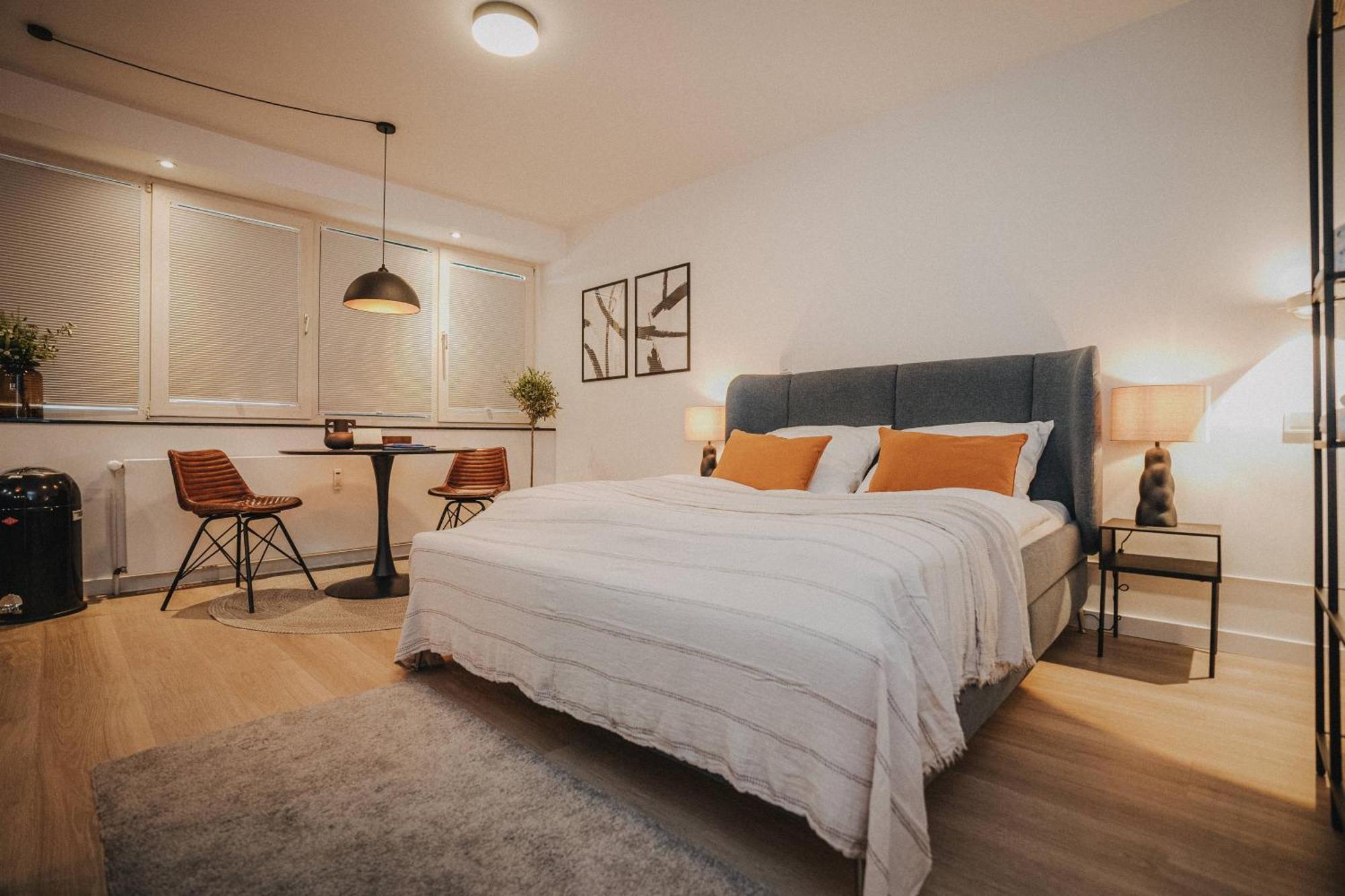 Downtown Apartment Mit Luxusbad Am Hafen Nur 5 Minuten Zu Fuss In Die Innenstadt Und Zum Bahnhof! Oldenburg Buitenkant foto