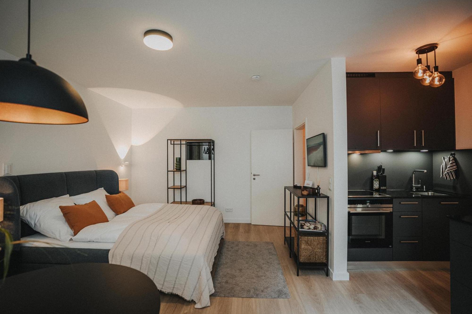Downtown Apartment Mit Luxusbad Am Hafen Nur 5 Minuten Zu Fuss In Die Innenstadt Und Zum Bahnhof! Oldenburg Buitenkant foto